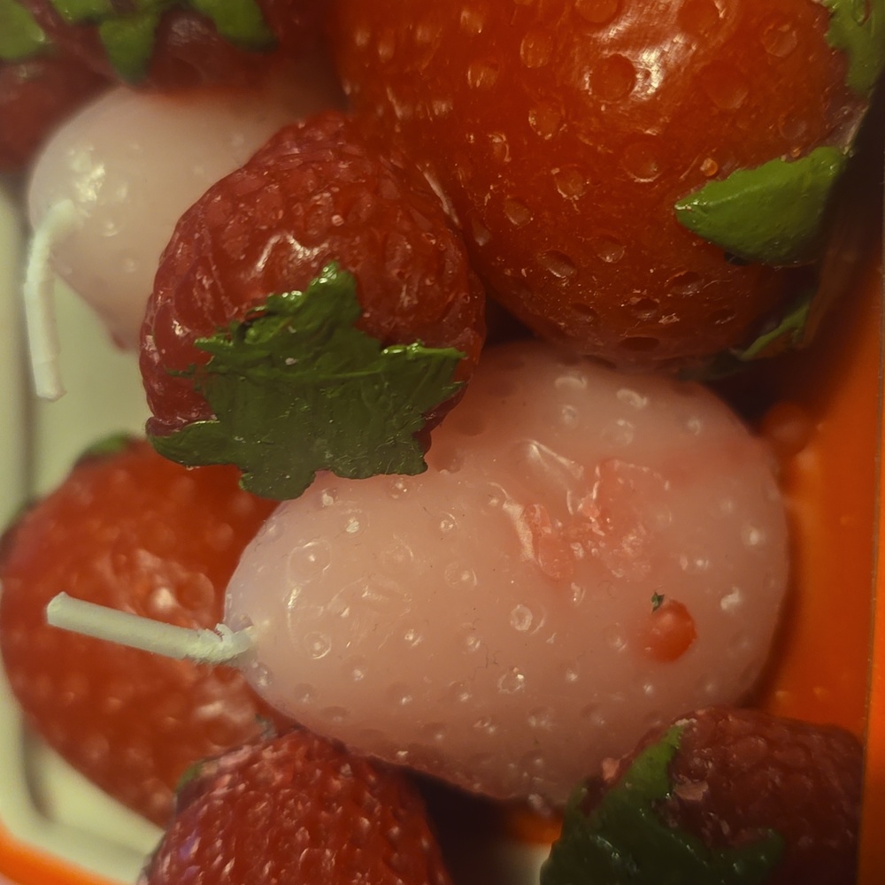 ❤️BUY 2 GET 1 FREE Strawberry Basket Ceramic Candle, Color Red/Pink, $48.00 USD - Picture 7 of 9